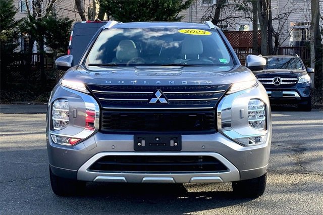 Used 2023 Mitsubishi Outlander SEL image 2