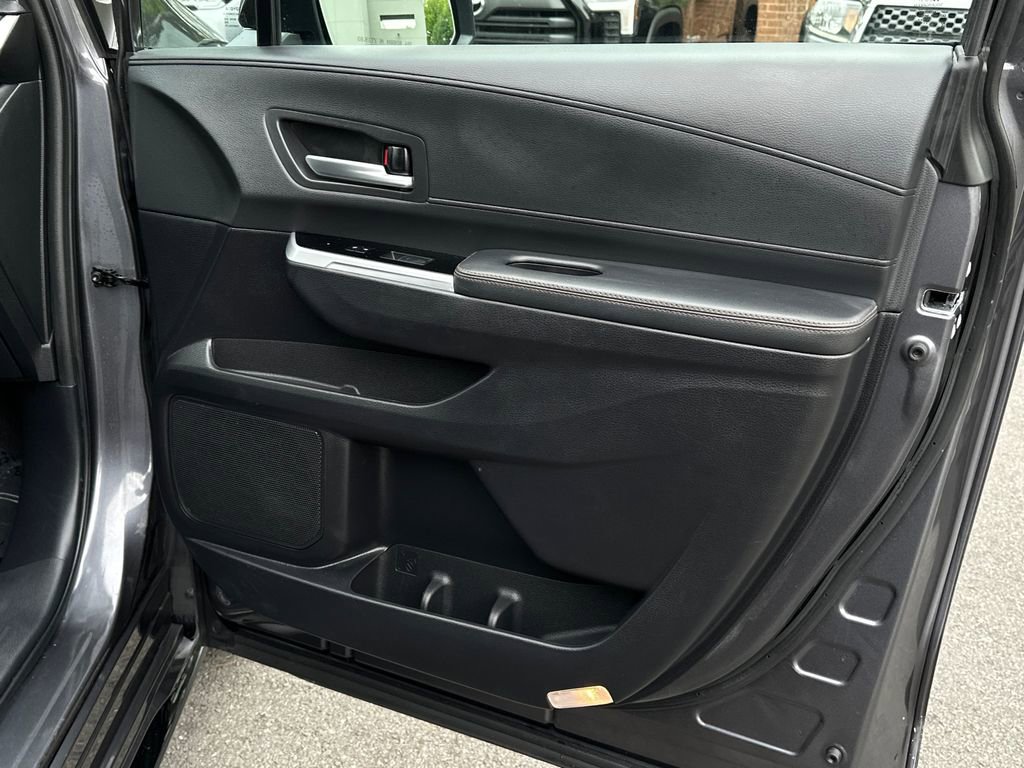Used 2025 Toyota Sienna Platinum AWD/4WD image 17