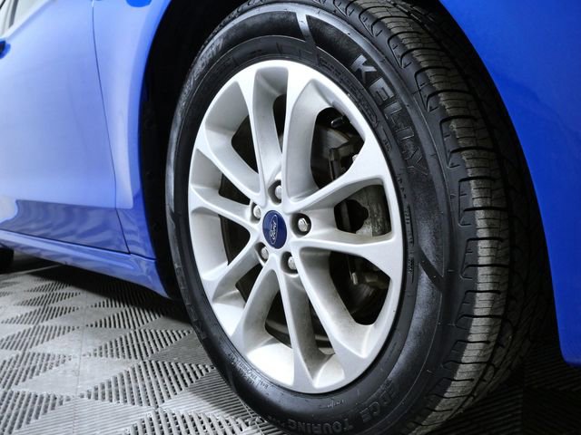 Used 2019 Ford Fusion SE image 2