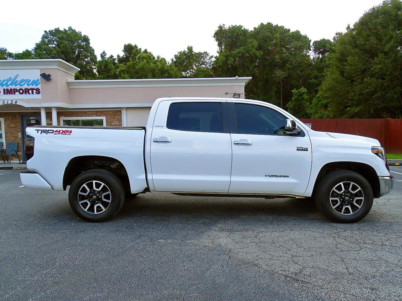 Used 2020 Toyota Tundra Limited w/ Limited Premium Package AWD/4WD image 10