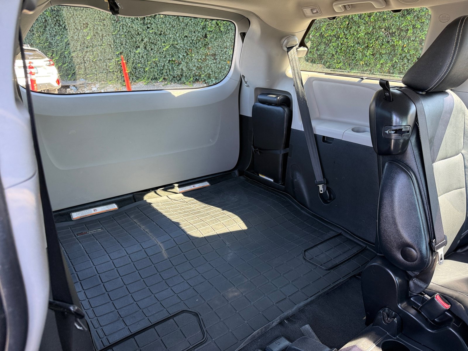 Used 2015 Toyota Sienna SE w/ SE Preferred Package FWD image 20