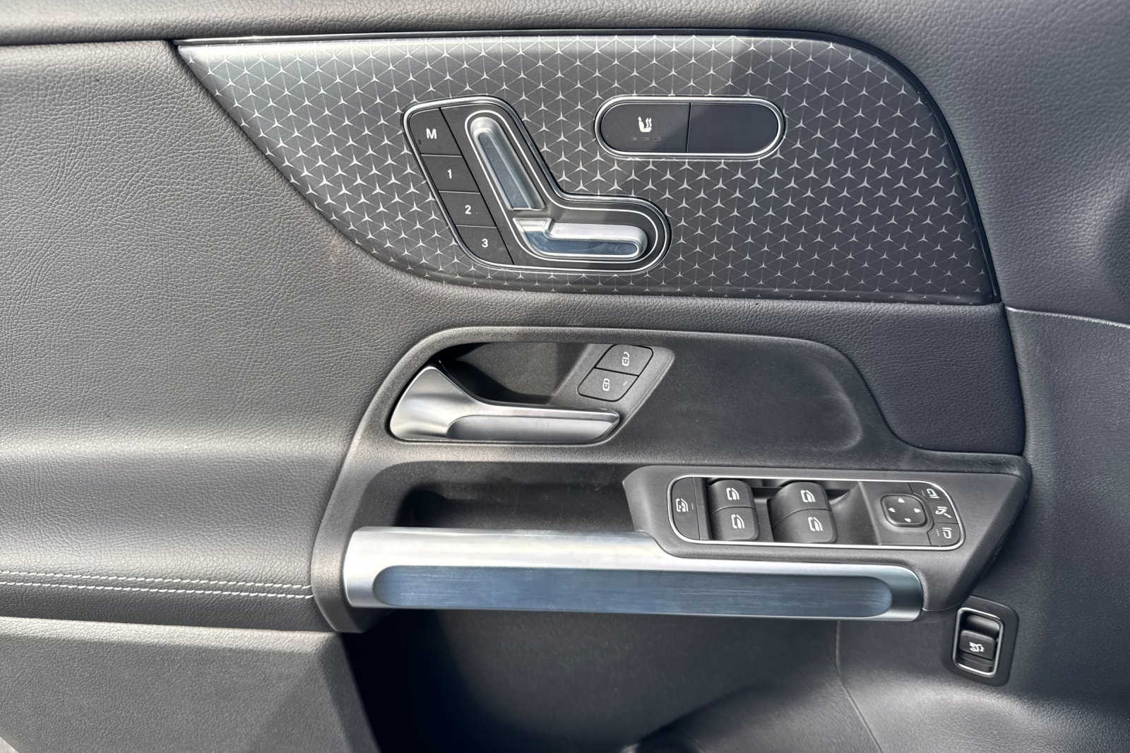 New 2026 Mercedes-Benz GLB 250 4MATIC image 11