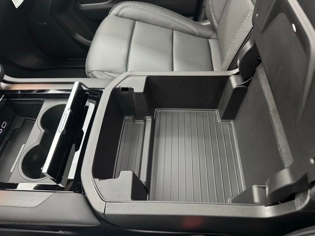 New 2026 GMC Yukon XL Denali w/ Denali Reserve Package image 36