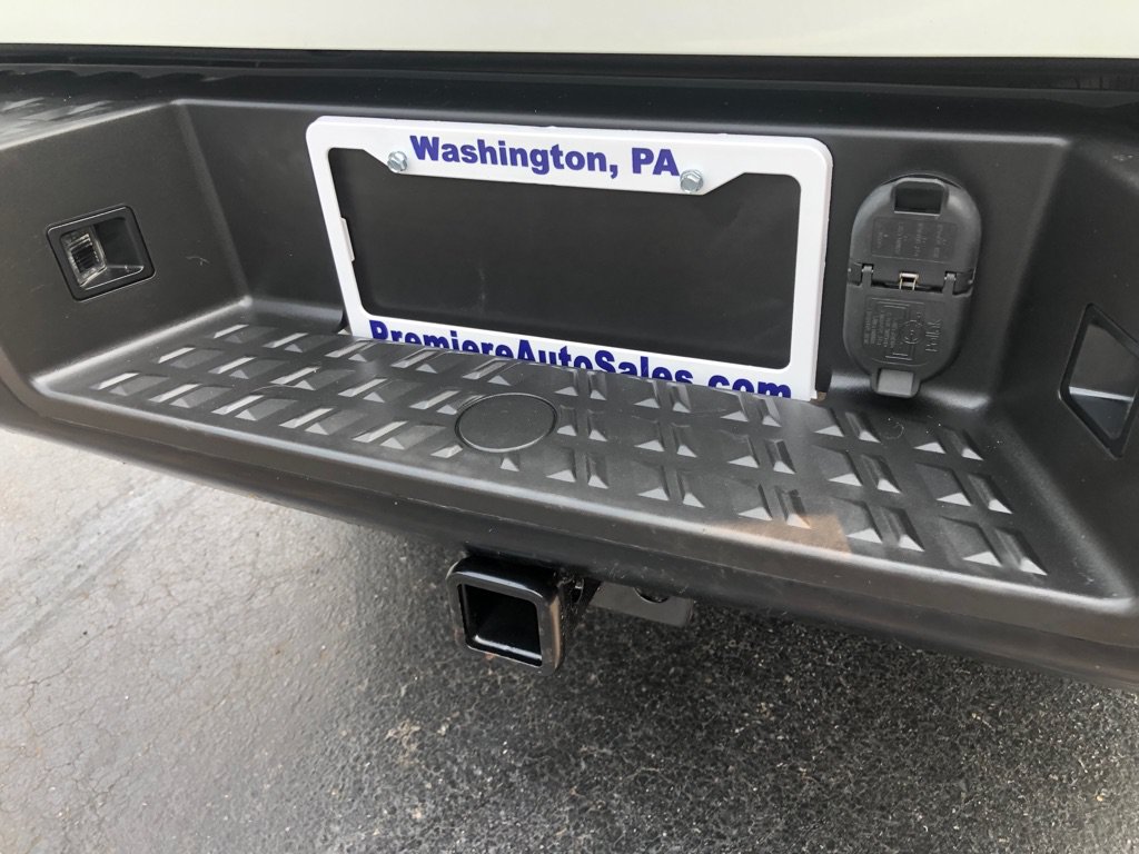 Used 2022 Nissan Titan S AWD/4WD image 18
