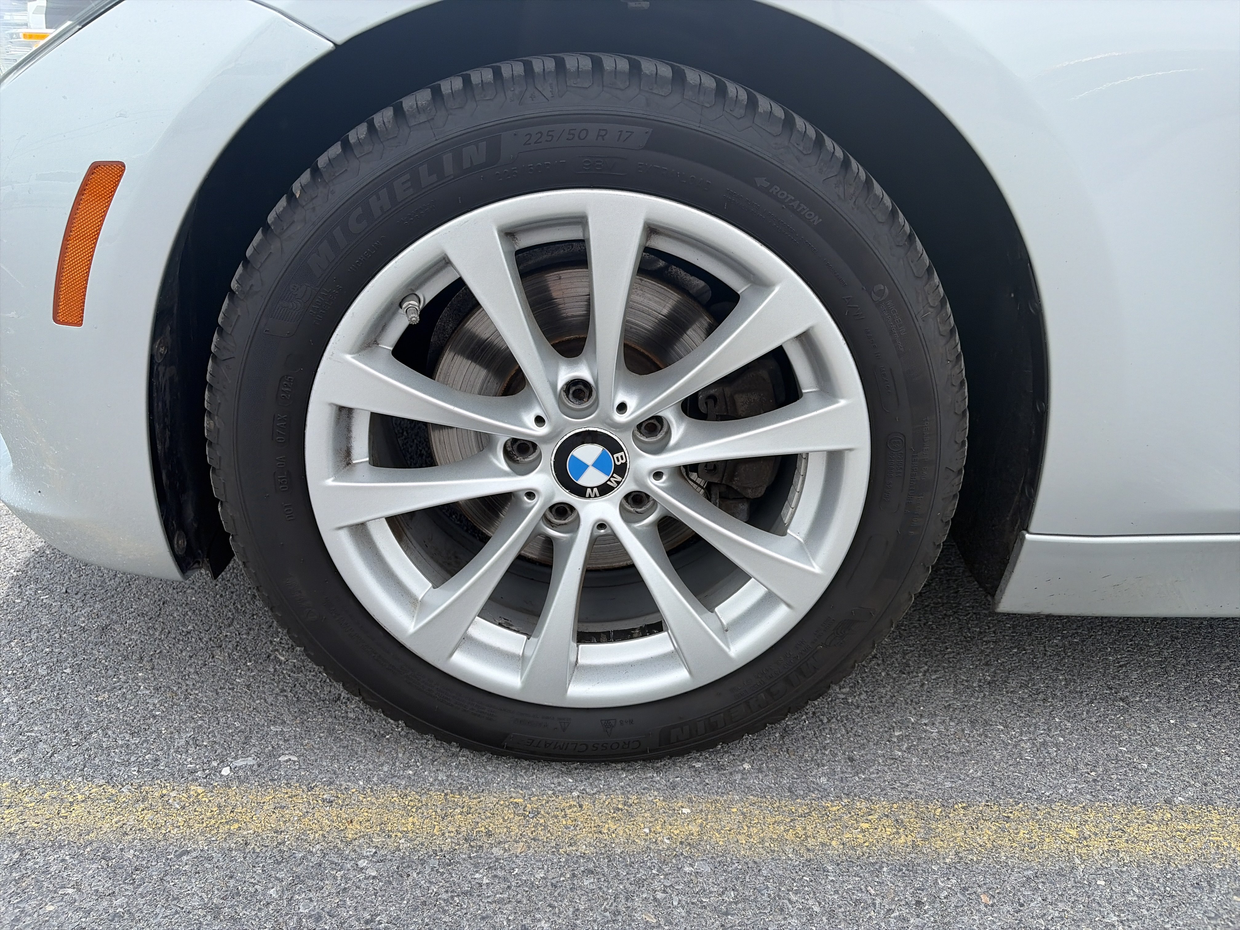 Used 2018 BMW 320i xDrive Sedan AWD/4WD image 8