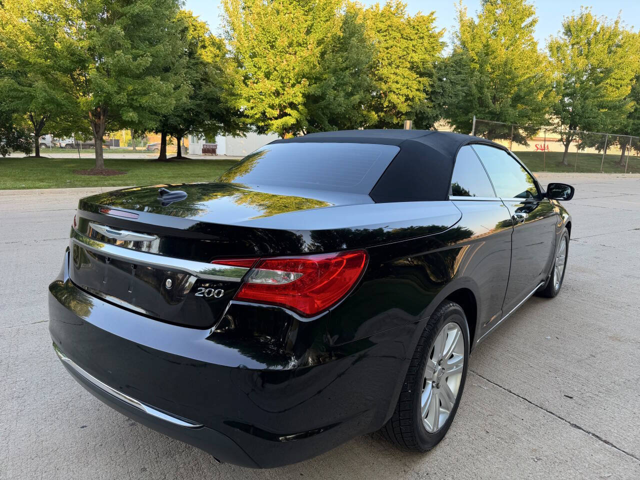 Used 2011 Chrysler 200 Touring FWD image 5