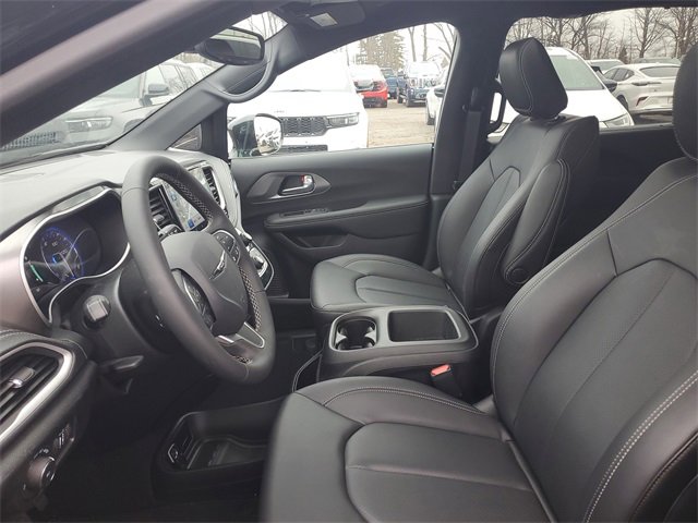 New 2026 Chrysler Pacifica Select image 17
