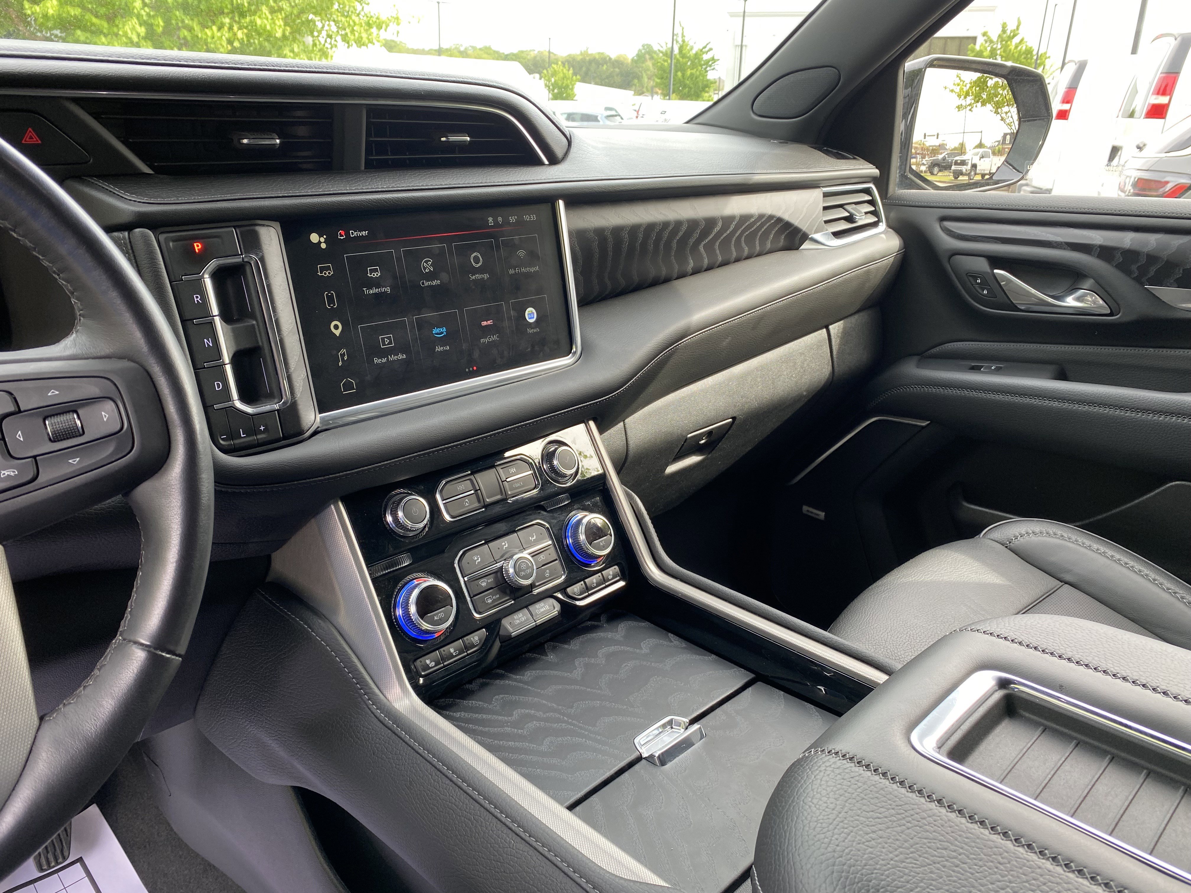 Used 2023 GMC Yukon Denali w/ Denali Reserve Package image 24