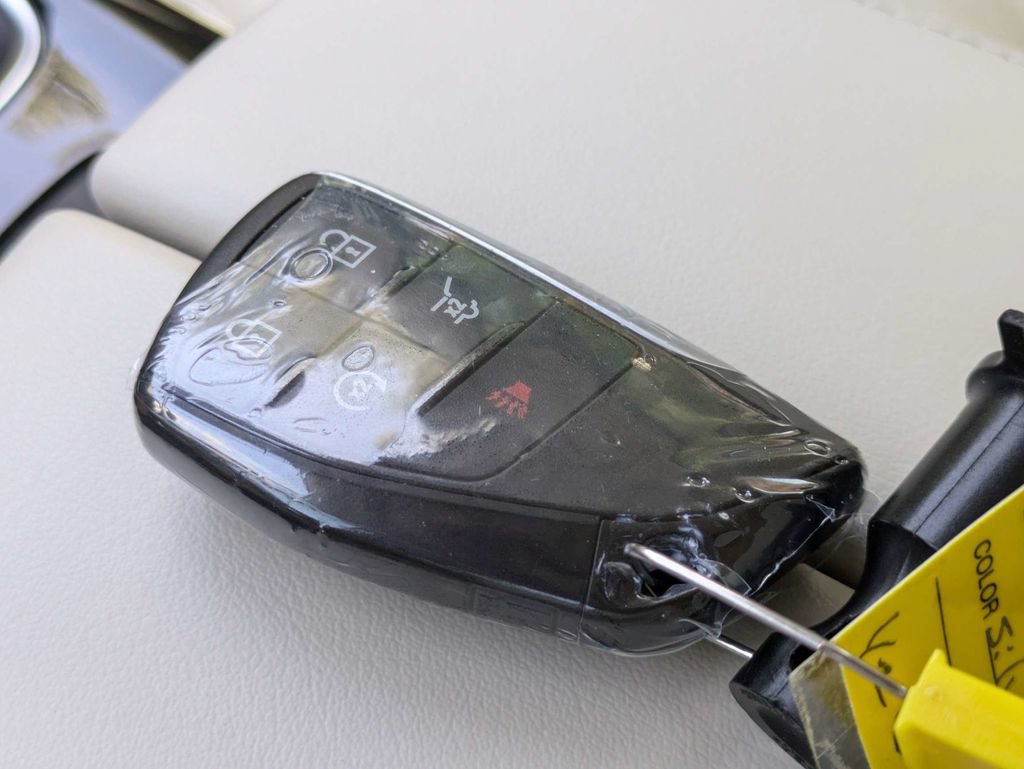 Used 2021 Buick Envision Avenir FWD image 32