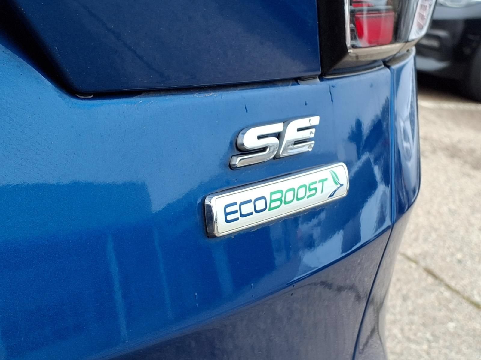 Used 2017 Ford Escape SE w/ SE Cold Weather Package FWD image 9