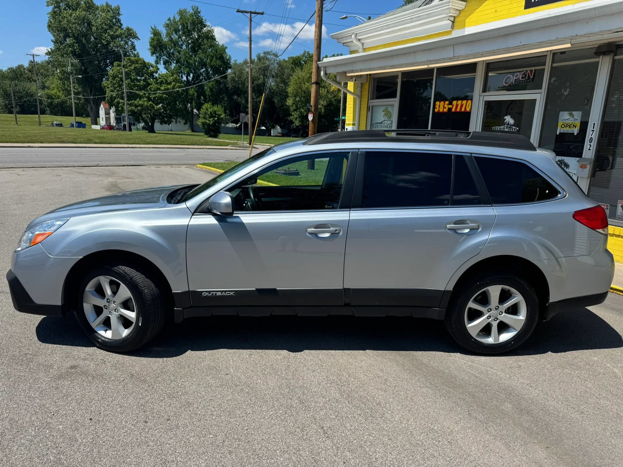 Used 2013 Subaru Outback 2.5i Premium AWD/4WD image 3