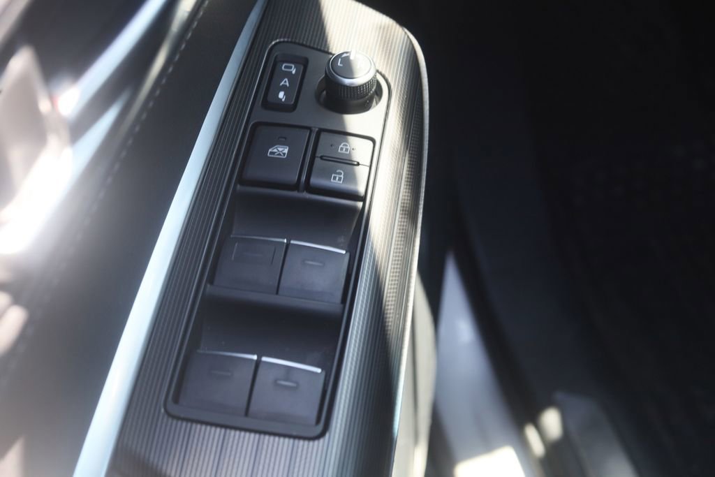 Used 2023 Toyota Venza XLE AWD/4WD image 26