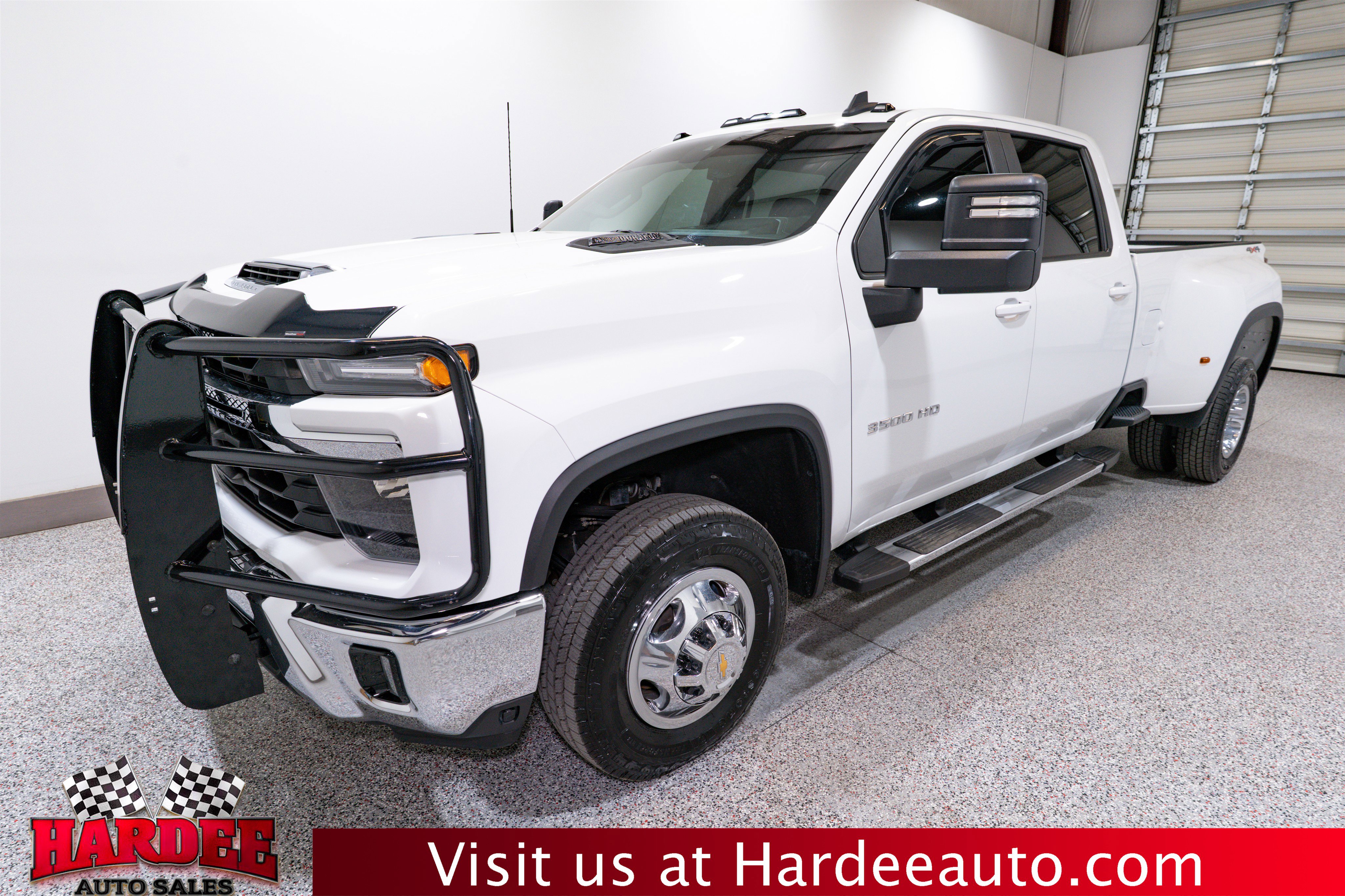 Used 2024 Chevrolet Silverado 3500 LT w/ Convenience Package image 2