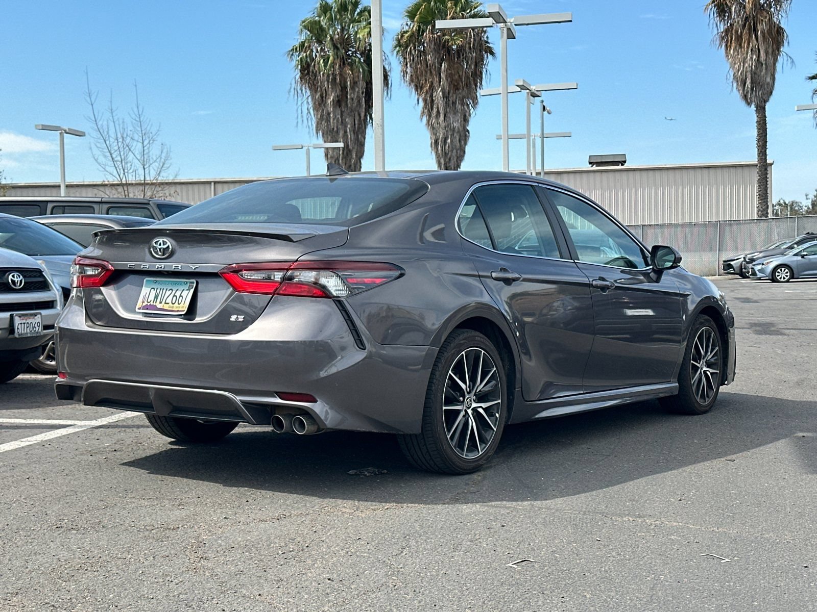Used 2023 Toyota Camry SE w/ Audio Upgrade Package FWD image 3