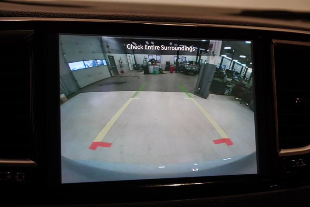 Used 2025 Chrysler Pacifica Select image 22