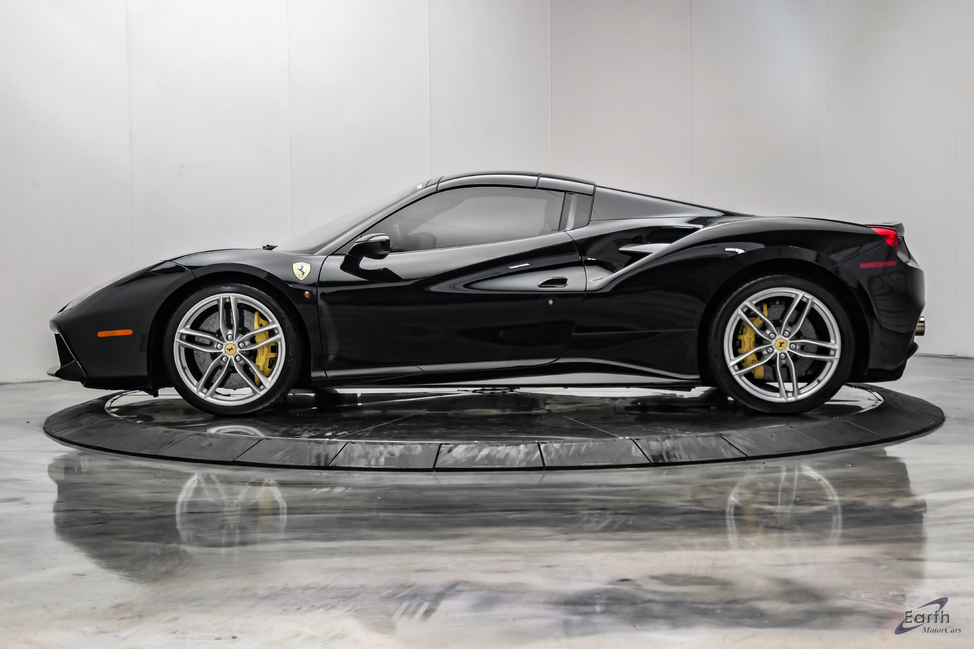 Used 2018 Ferrari 488 Spider RWD image 10