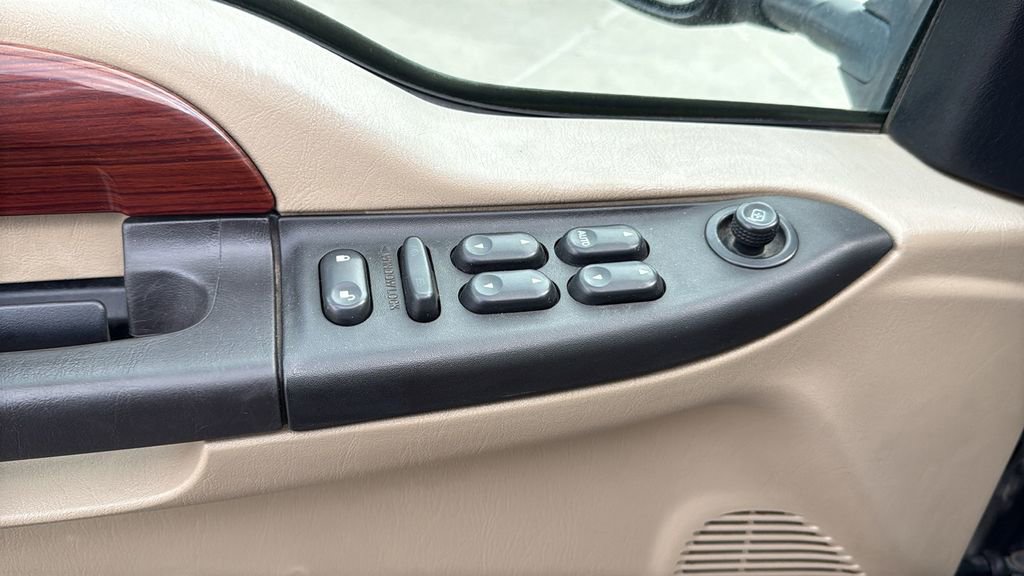 Used 2006 Ford F350 Lariat AWD/4WD image 13