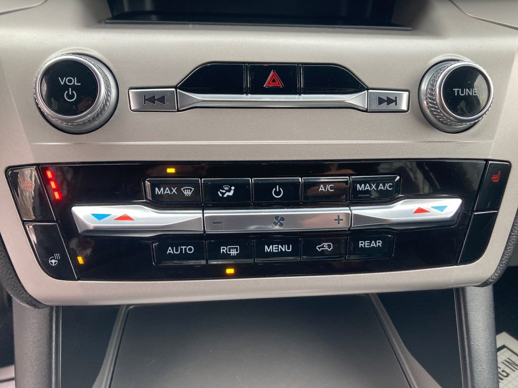 Used 2023 Ford Explorer XLT w/ Equipment Group 202A image 25