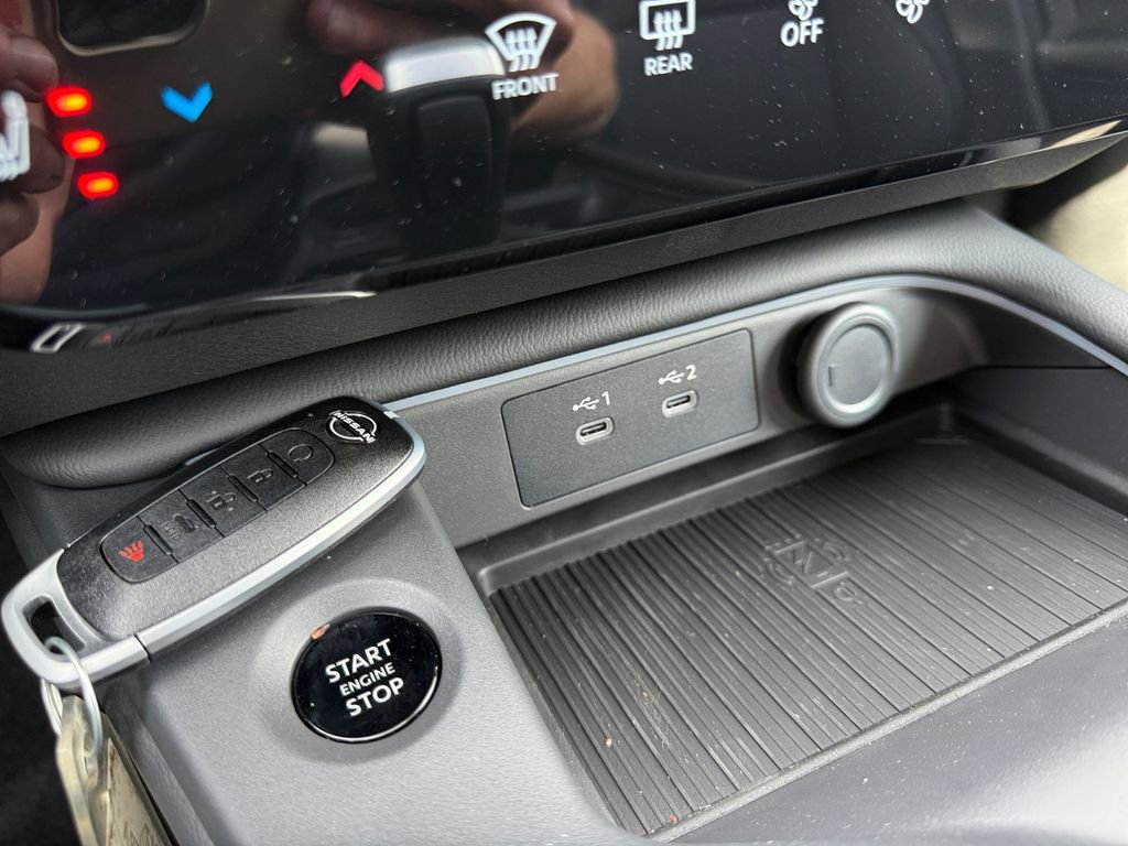 New 2026 Nissan Sentra SR w/ SR Premium Package FWD image 31