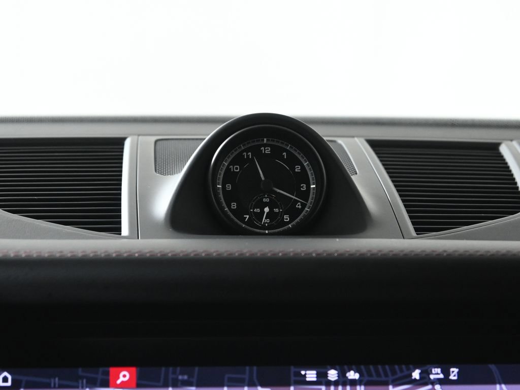 Used 2026 Porsche Macan AWD/4WD image 22