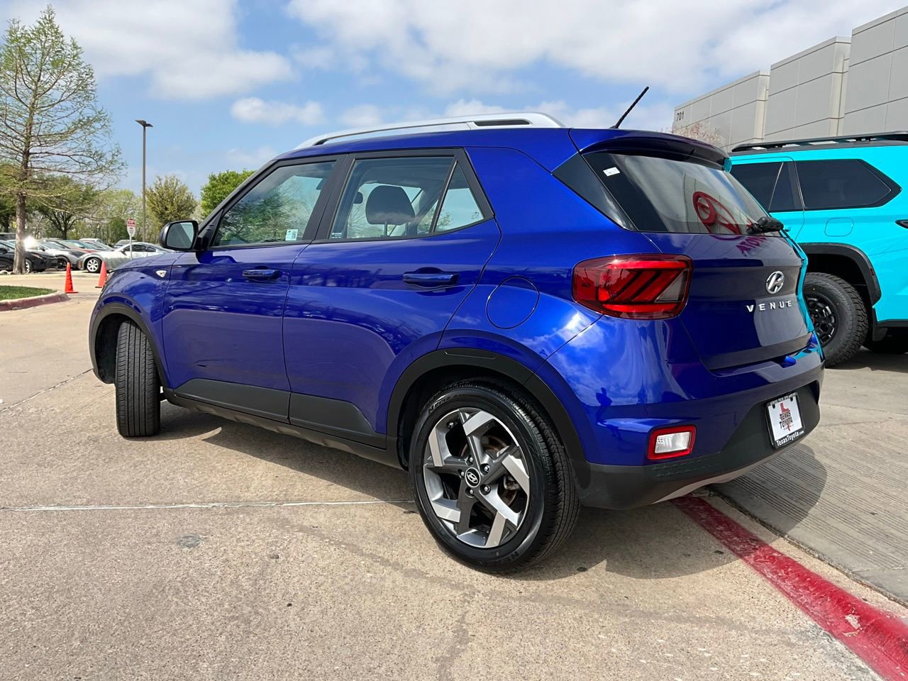 Used 2025 Hyundai Venue SEL image 8