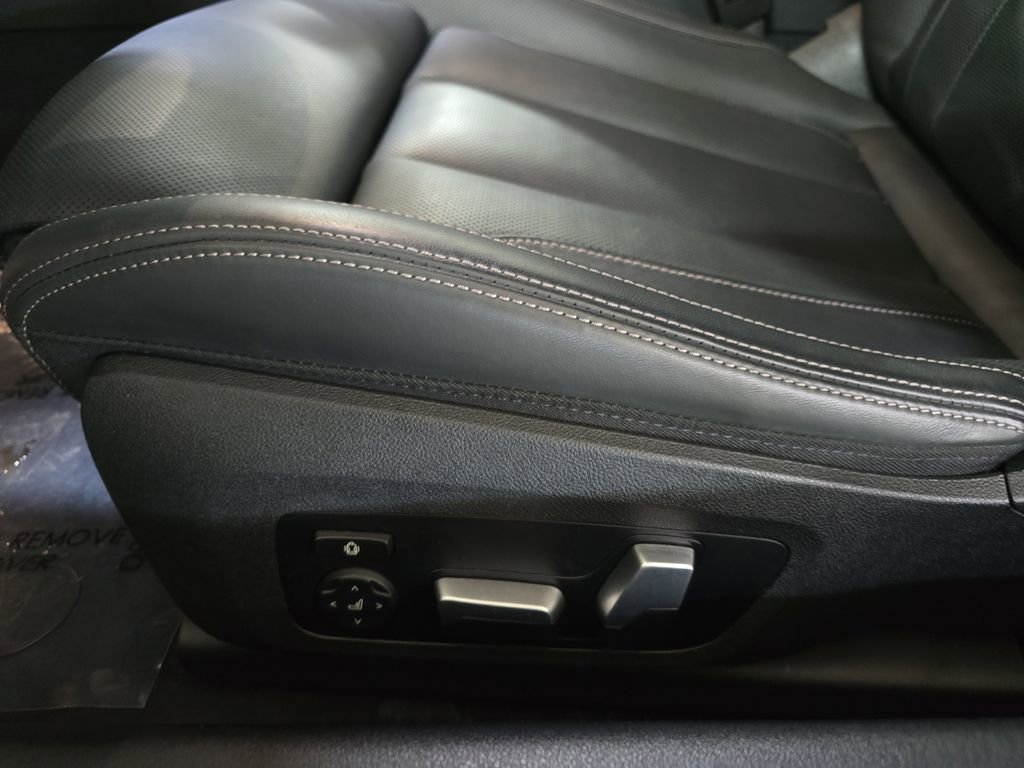 Used 2024 BMW 840i Convertible RWD image 28