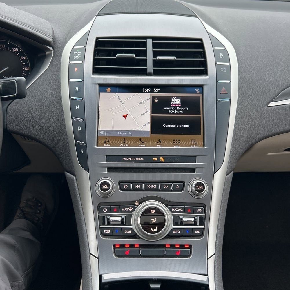 Used 2017 Lincoln MKZ Select w/ Select Plus Package AWD/4WD image 8