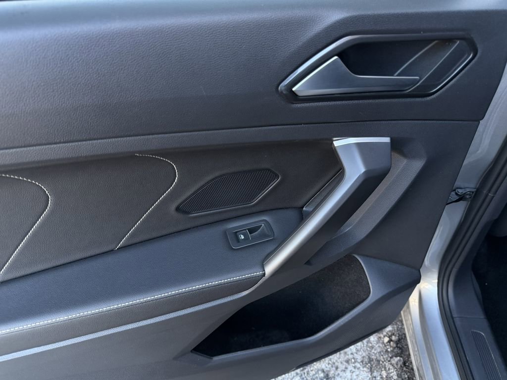 Used 2024 Volkswagen Tiguan SE image 19