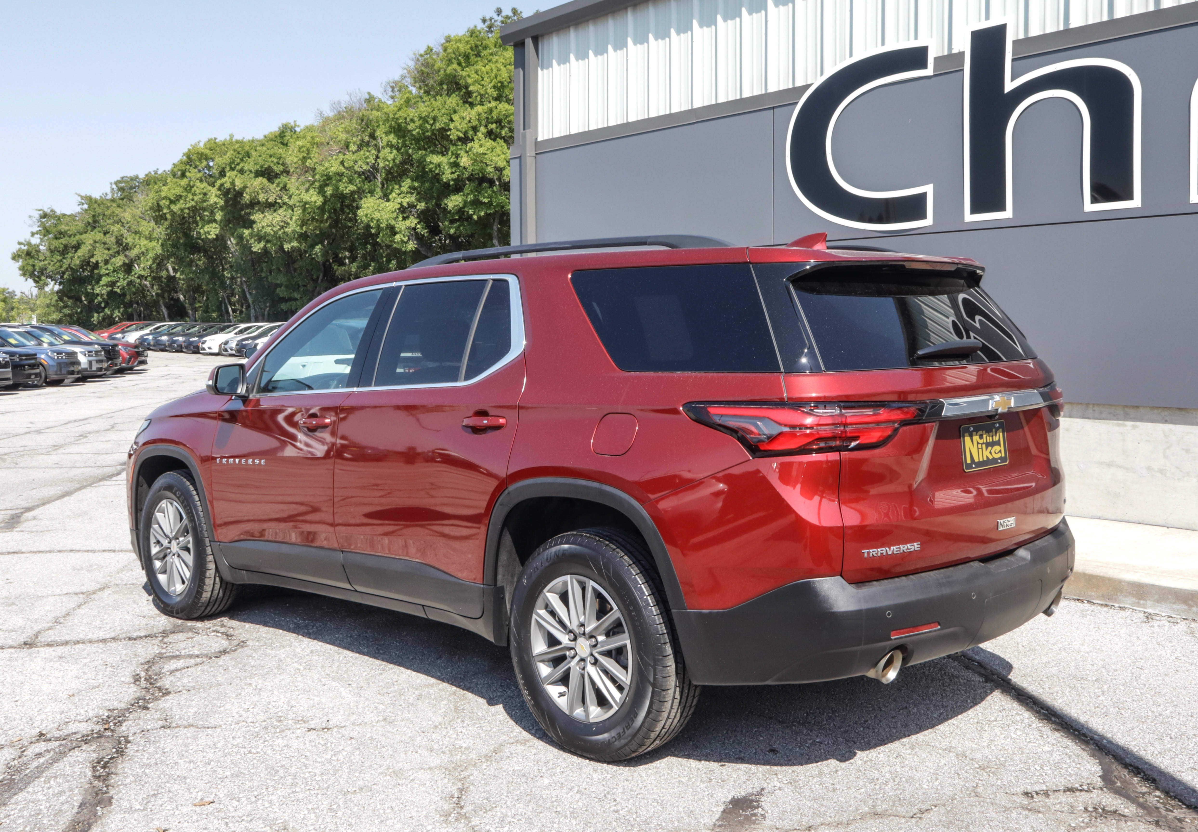 Used 2023 Chevrolet Traverse LT FWD image 6