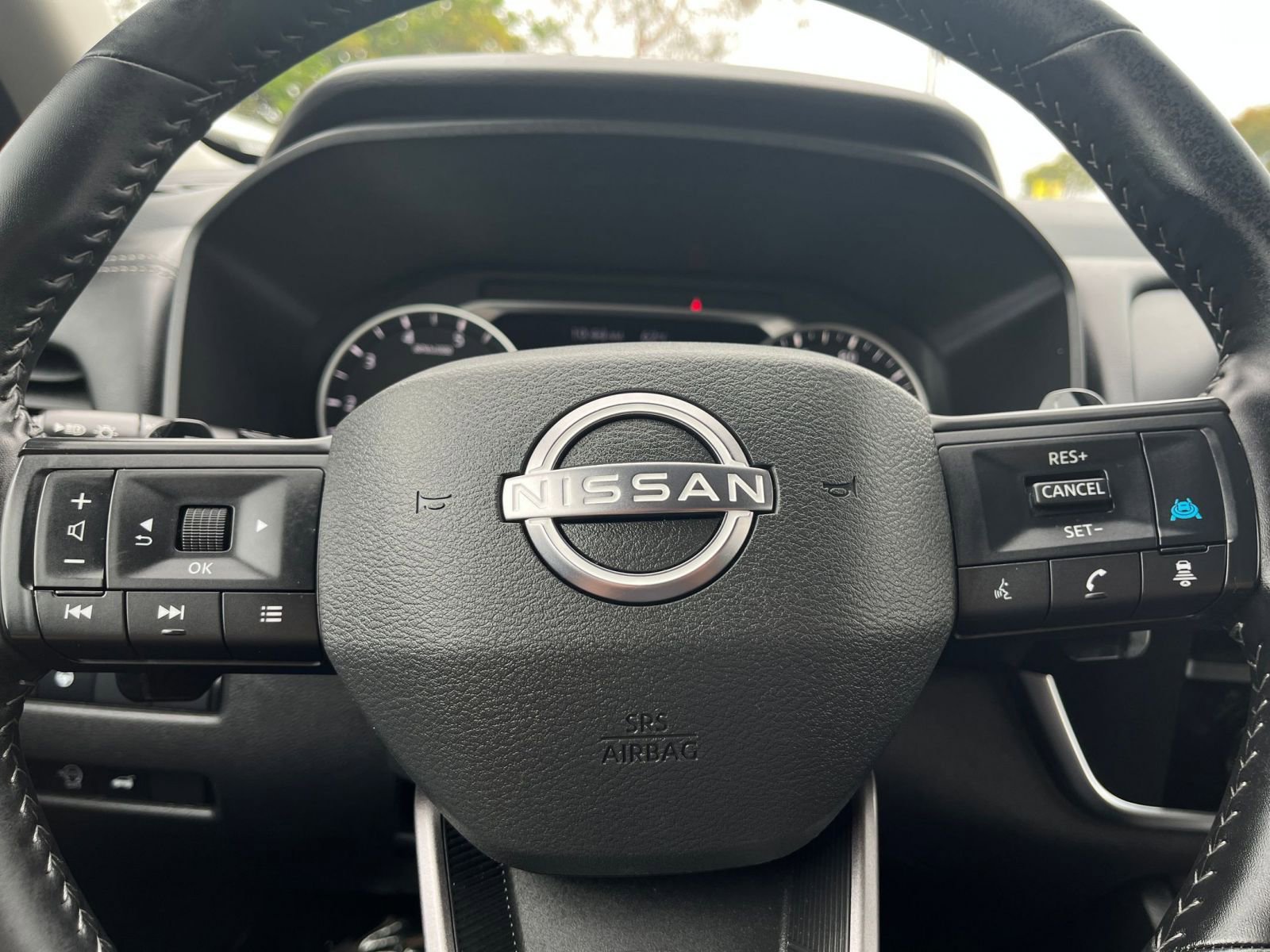 Used 2025 Nissan Rogue SV FWD image 30