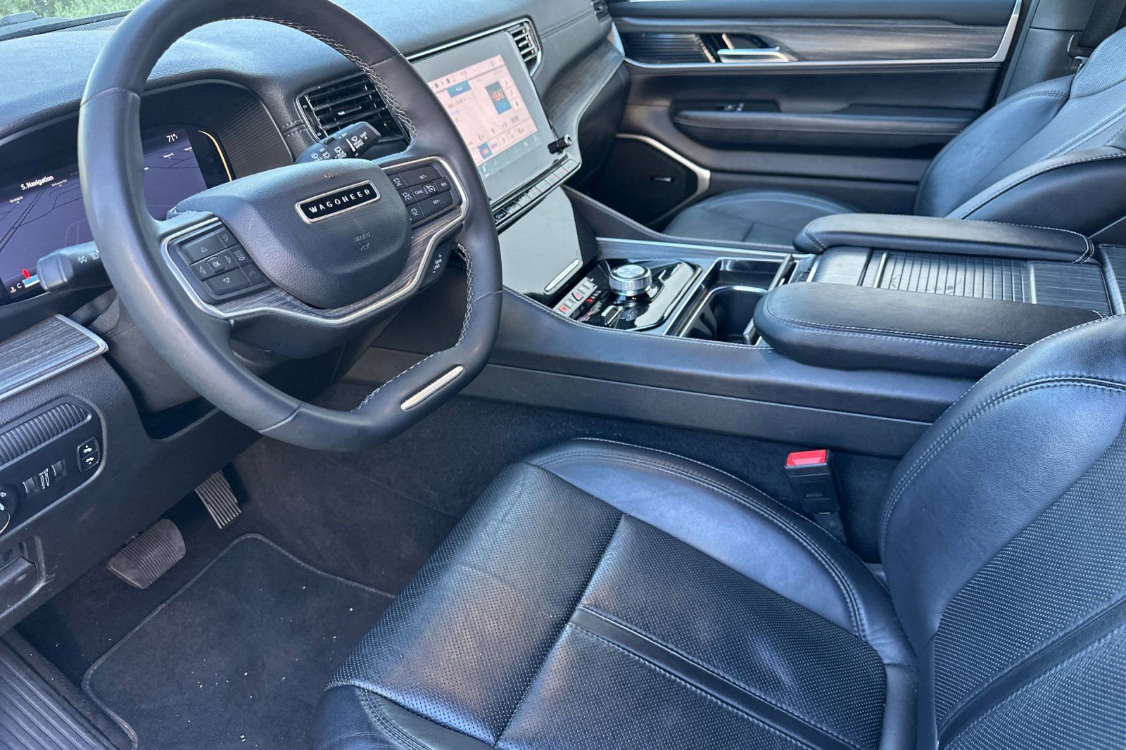 Used 2024 Jeep Wagoneer L Series II w/ Flexible Seating Group image 10