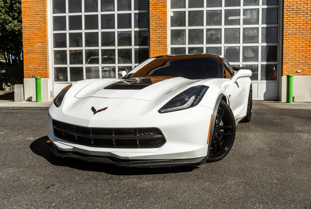 Used 2019 Chevrolet Corvette Stingray Coupe w/ Carbon Flash Badge Package RWD image 2
