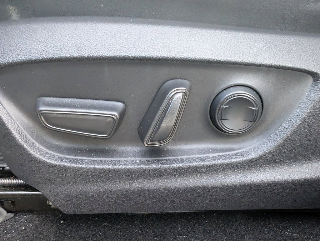 Used 2025 Toyota Crown XLE image 15