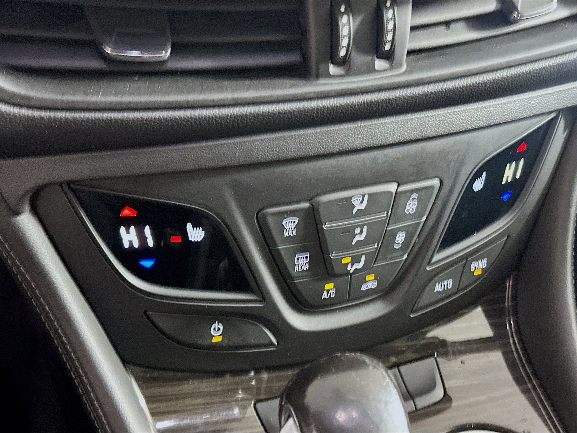 Used 2020 Buick Envision Essence image 23