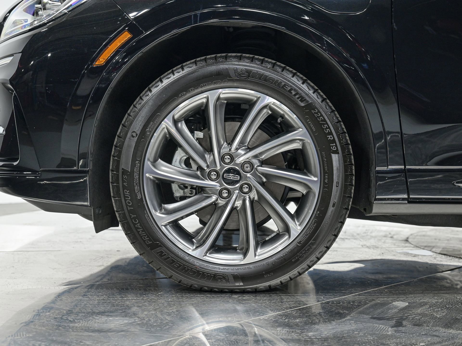 Used 2025 Lincoln Corsair Grand Touring w/ Equipment Group 301A image 3