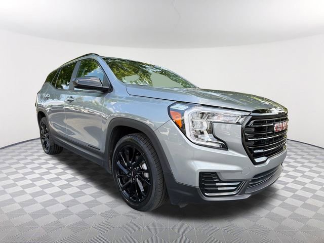 Used 2024 GMC Terrain SLE w/ Driver Convenience Package FWD image 3