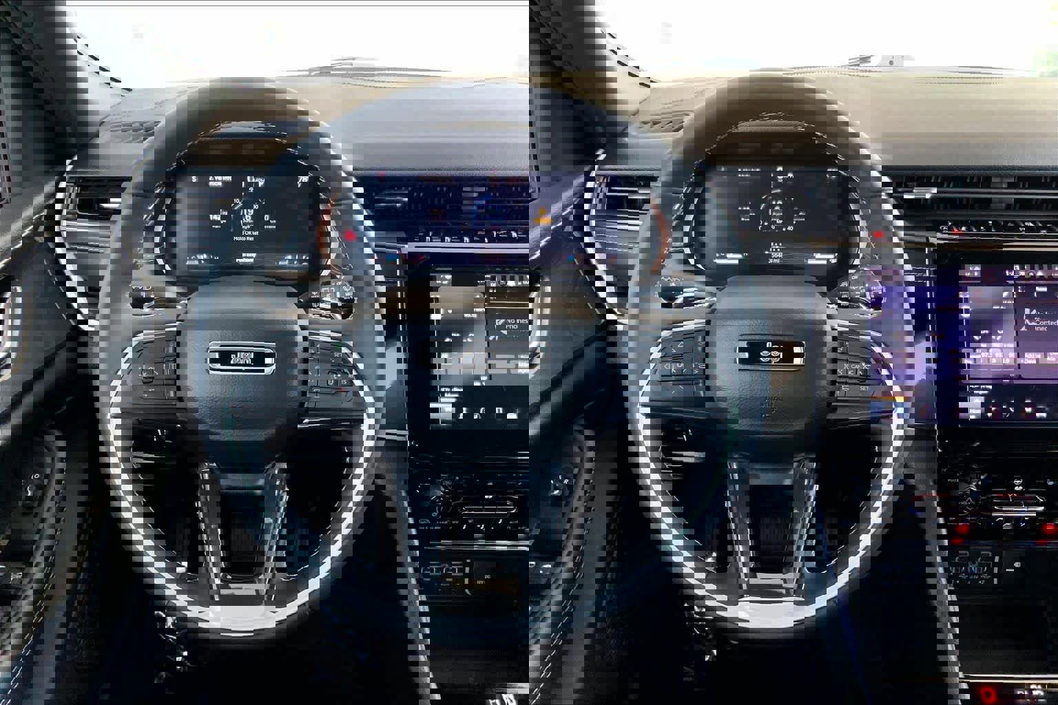 Used 2023 Jeep Grand Cherokee Altitude image 5