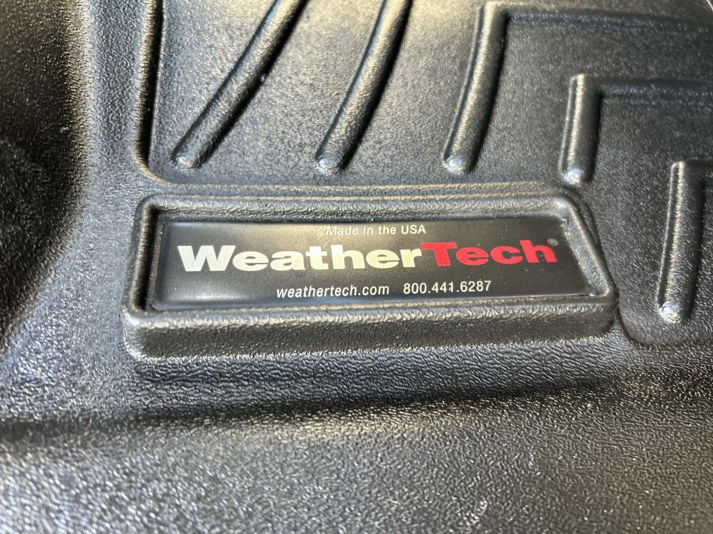 Used 2015 Chrysler Town & Country Touring FWD image 18