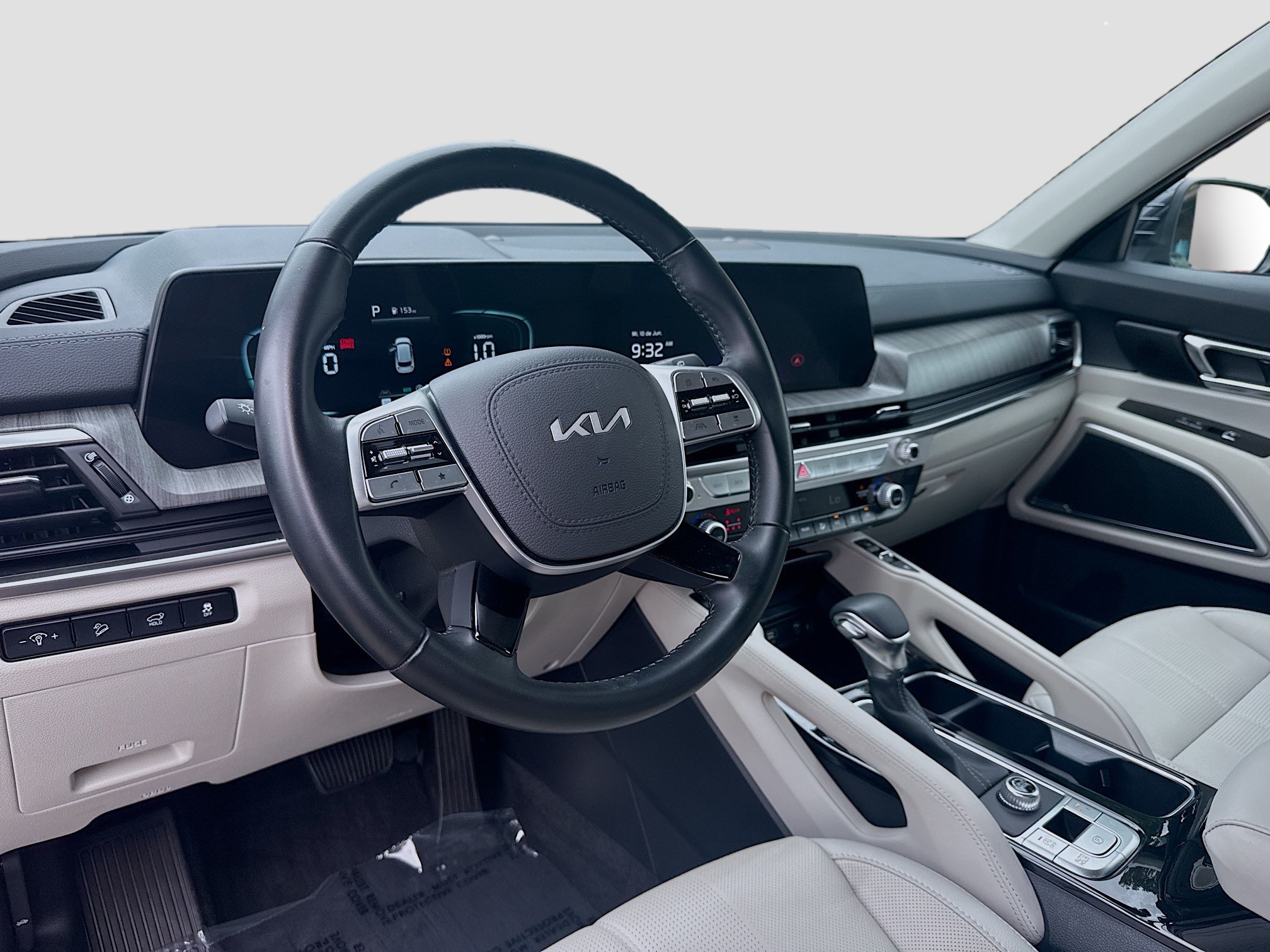Used 2025 Kia Telluride EX w/ EX Captain's Chair Package FWD image 9
