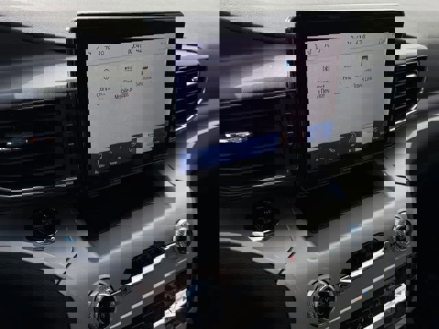 Used 2022 Ford Explorer XLT w/ Equipment Group 202A image 21