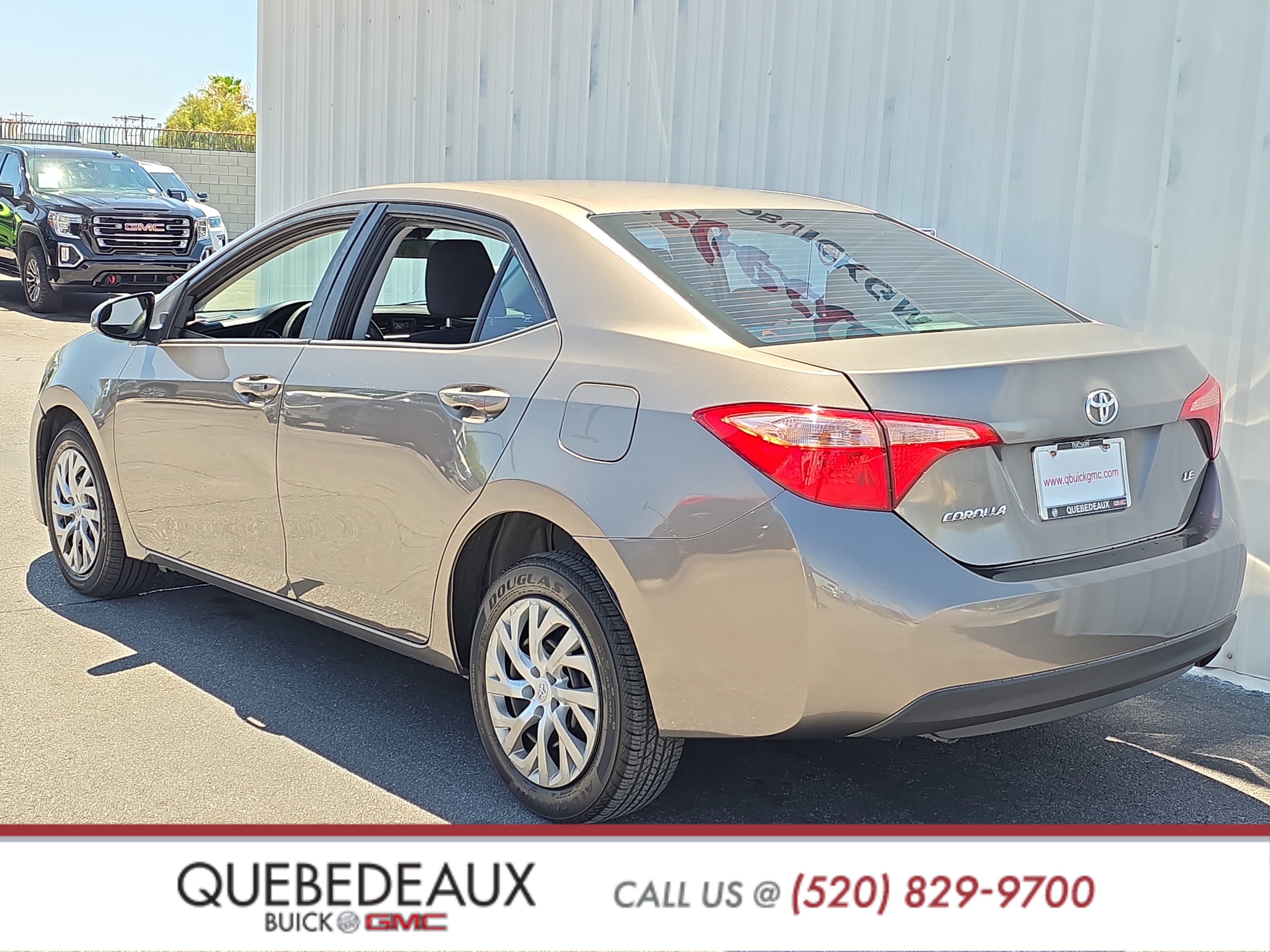 Used 2017 Toyota Corolla LE w/ Carpet Mat Package (TMS) FWD image 5
