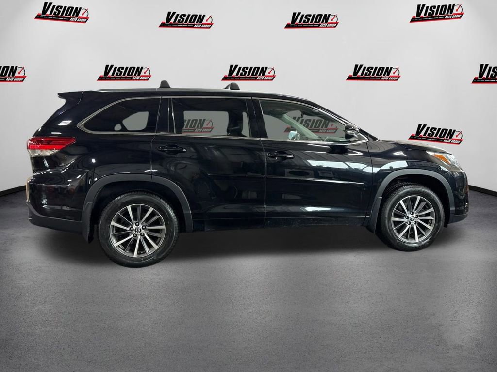 Used 2018 Toyota Highlander XLE image 4