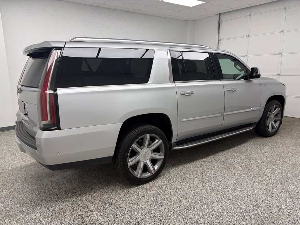 Used 2017 Cadillac Escalade ESV Luxury AWD/4WD image 7