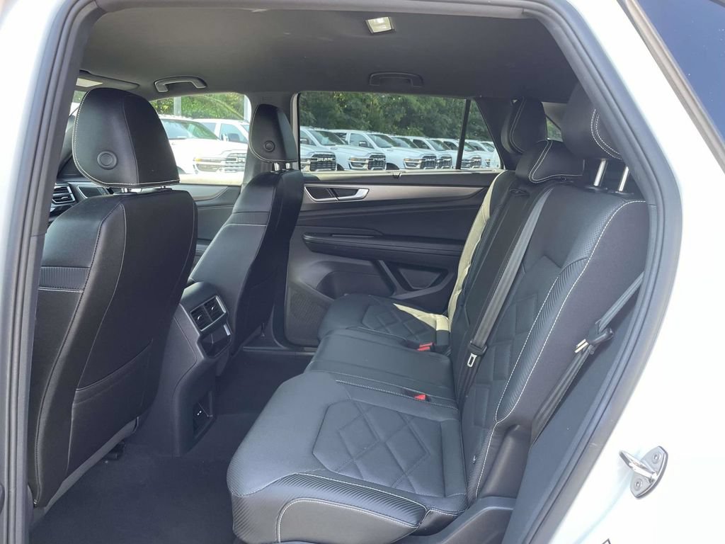 Used 2025 Volkswagen Atlas Cross Sport SE FWD image 19