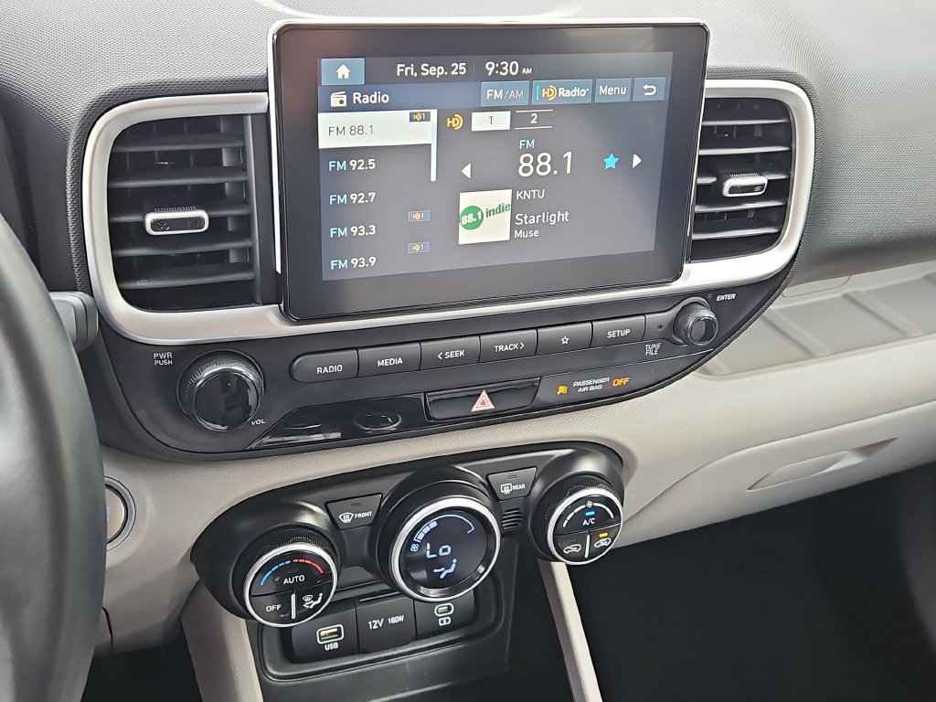 Used 2025 Hyundai Venue SEL FWD image 19