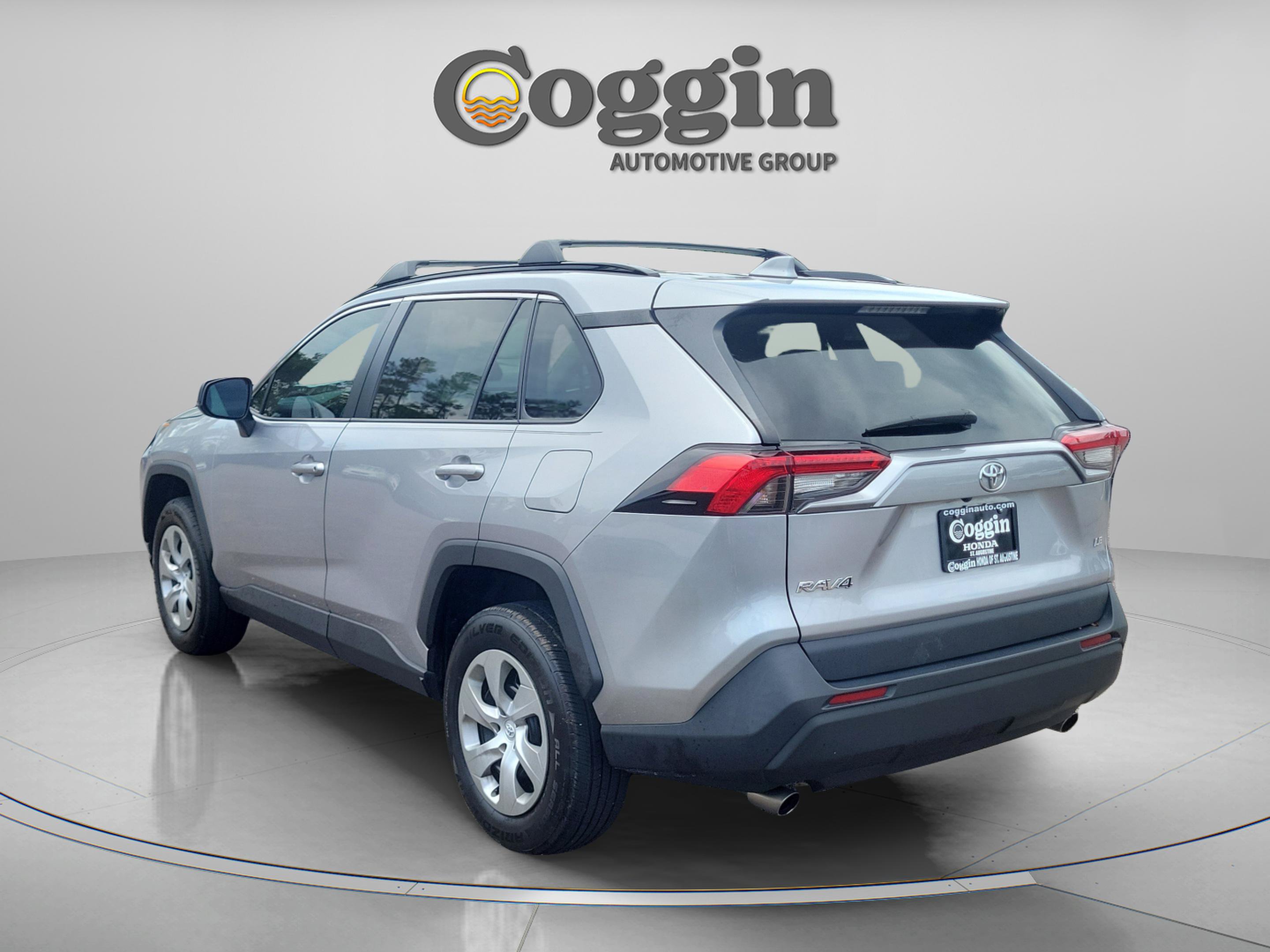 Used 2021 Toyota RAV4 LE FWD image 3