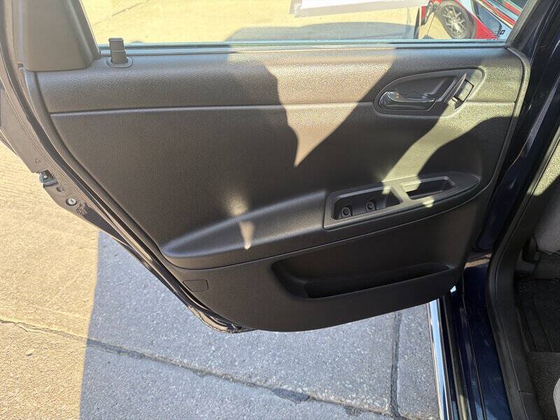 Used 2011 Chevrolet Impala LT FWD image 20