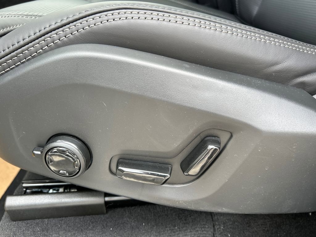 New 2026 Volvo XC90 T8 Ultra w/ Protection Package Premier AWD/4WD image 11