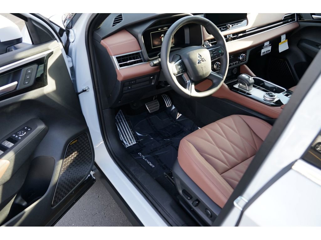 New 2025 Mitsubishi Outlander SEL image 13