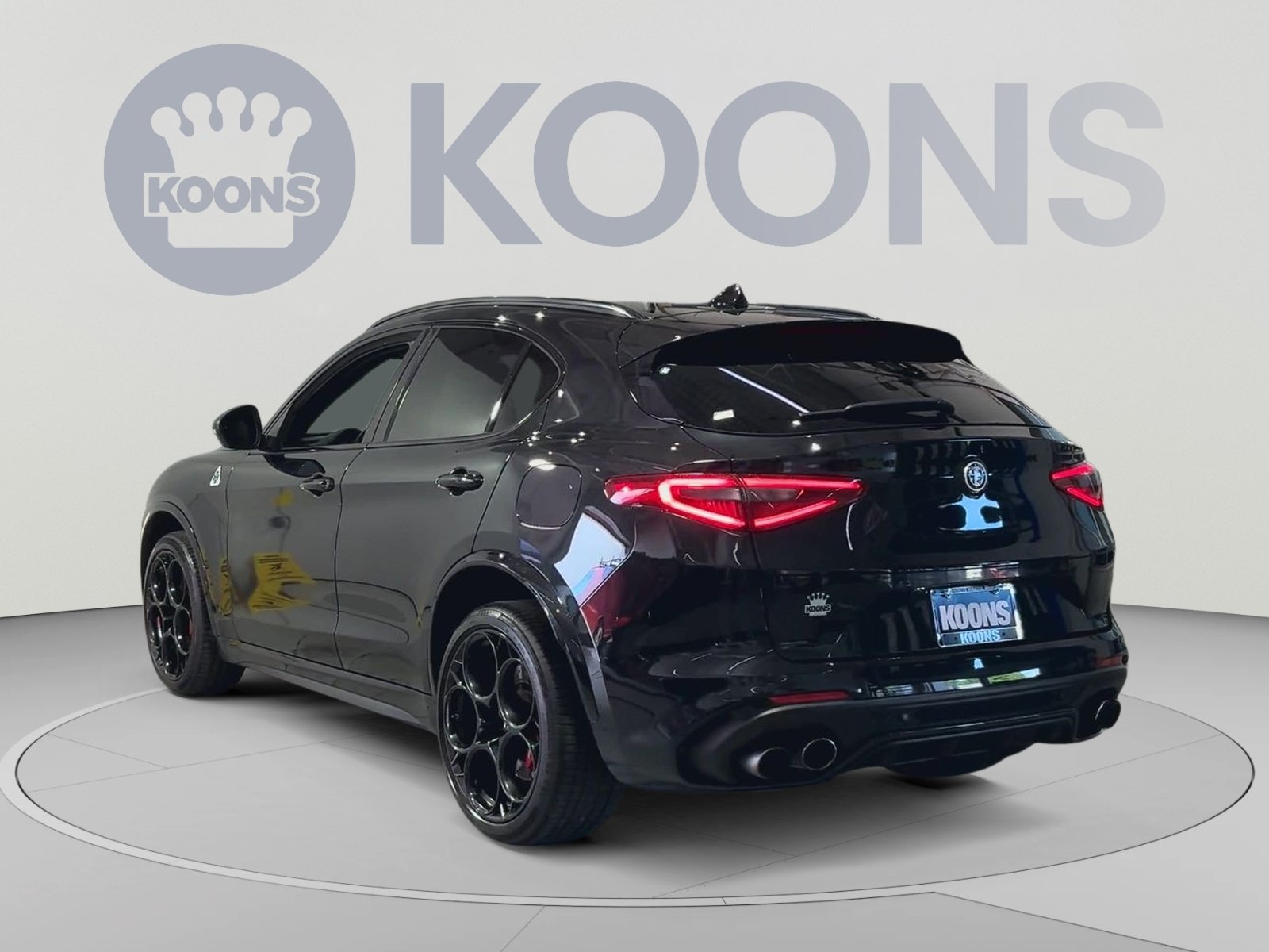 Used 2022 Alfa Romeo Stelvio Quadrifoglio w/ Active Assist Plus Package AWD/4WD image 10